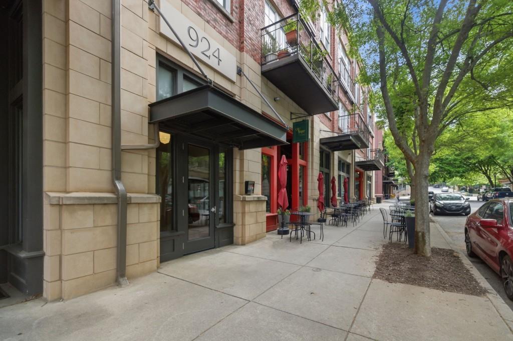 924 Garrett Street 201