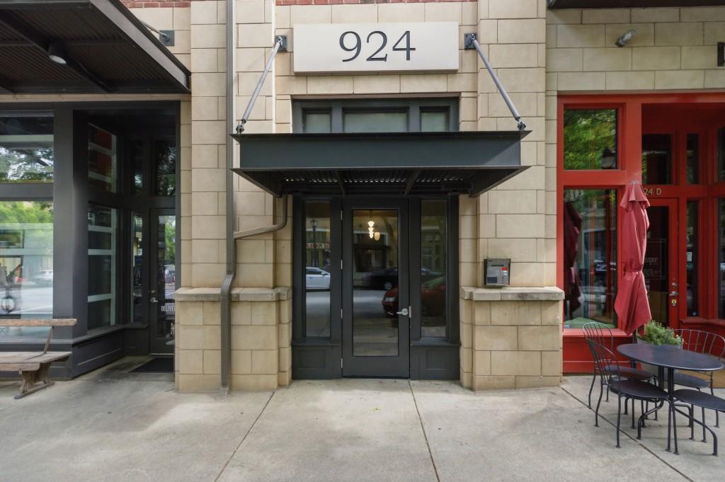 924 Garrett Street 201