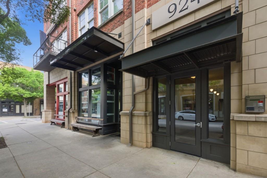 924 Garrett Street 201