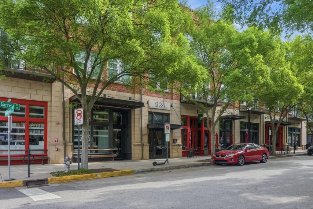 924 Garrett Street 201