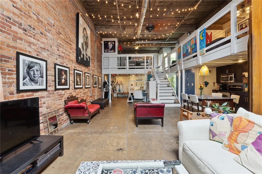 STUDIOPLEX - Residential Lease