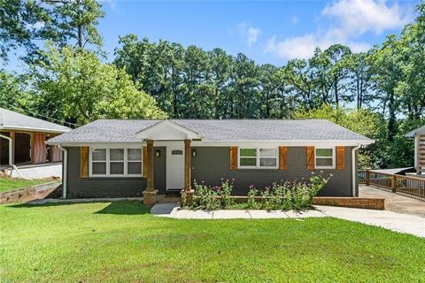 Photo of 2128 Mark Trail, Decatur, GA 30032 (MLS # 7805770)