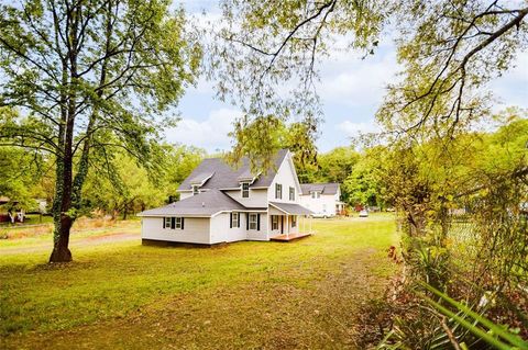 305 Grove Avenue SE Lindale GA 30147