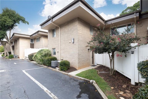 Condo For Sale - 346 Carpenter Drive #88<br/> Sandy Springs, GA 30328