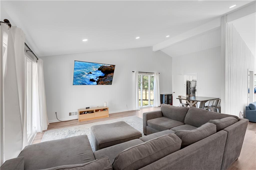 5360 Willow Point Parkway