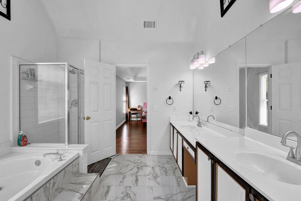 2238 Roseberry Lane