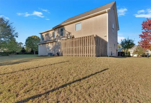 A home in Adairsville