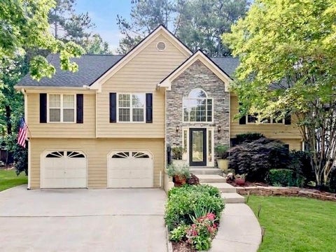 Homes For Sale - 402 Township Lane<br/> Woodstock, GA 30189
