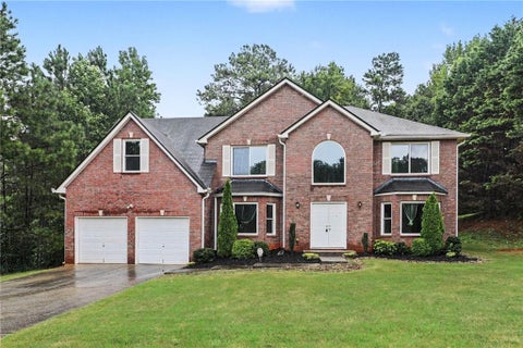 Homes For Sale - 1930 Winding Crossing Trail<br/> Fairburn, GA 30213