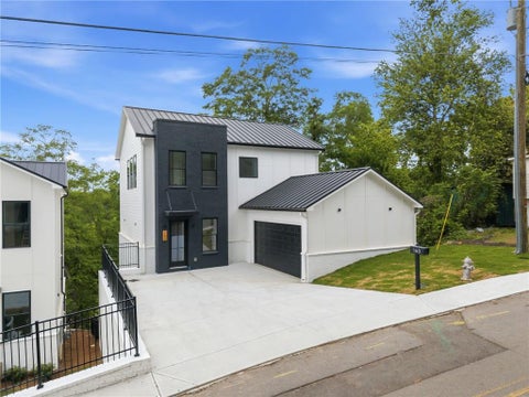 Townhouse For Sale - 160 Railroad Street<br/> Canton, GA 30114