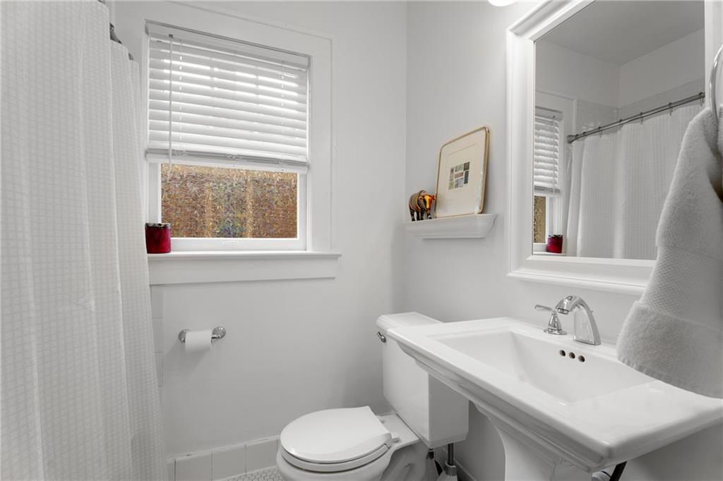 2424 Glenwood Drive, Atlanta, Georgia image 17