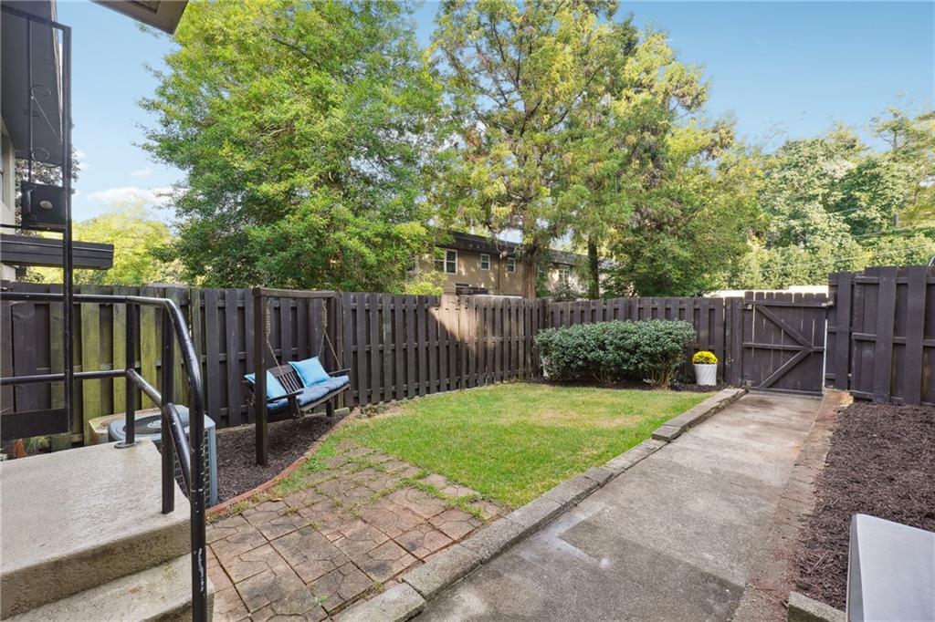 • Prime Buckhead townhome/condo under $300K. • 2 beds and 1.5 baths • PRIVATE YARD • Less than a hundred yards from coveted Blue Heron Nature Preserve •Comes with storage unit in community •Minutes to Chastain Park • Three shopping centers within a mile • Minutes to Publix, Fresh Market, Trader Joes (coming soon) • Sarah Smith Elementary • Community swimming pool • Large living room • Separate dining room