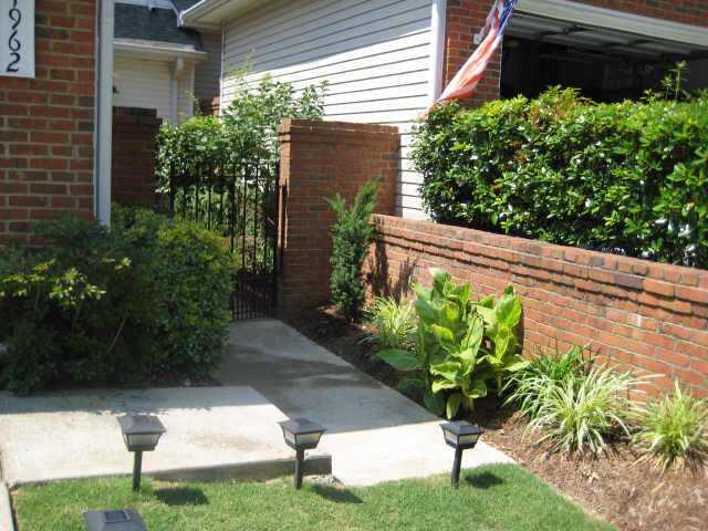 LOOK NO FURTHER! HERE IT IS, A MASTER ON THE MAIN WITH FULL DAYLIGHT BASEMENT N OLDE TOWNE! LARGE FAMILY RM W/FIREPLACE,WHITE KITCHEN WITH SOLID SURFACE COUNTER TOPS,BREAKFAST AREA ETC.MASTER STE HAS ACCESS TO WONDERFUL SCREEN PORCH W/LOTS OF PRIVACY WHICH OVERLOOKS PRIVATE YARD & GREAT LANDSCAPING