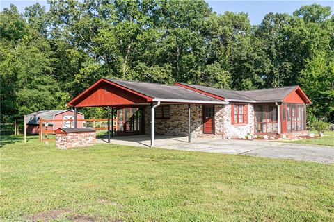 Homes For Sale - 8203 Blacks Bluff Road<br/> Cave Spring, GA 30124