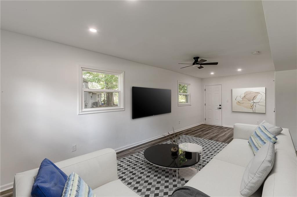 2352 GLENDALE Drive