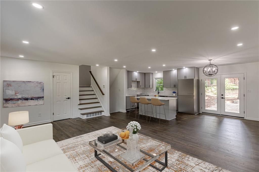 2352 GLENDALE Drive