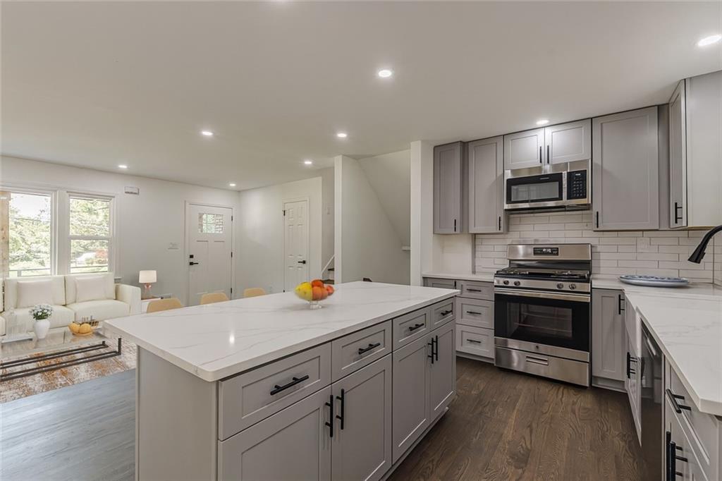 2352 GLENDALE Drive