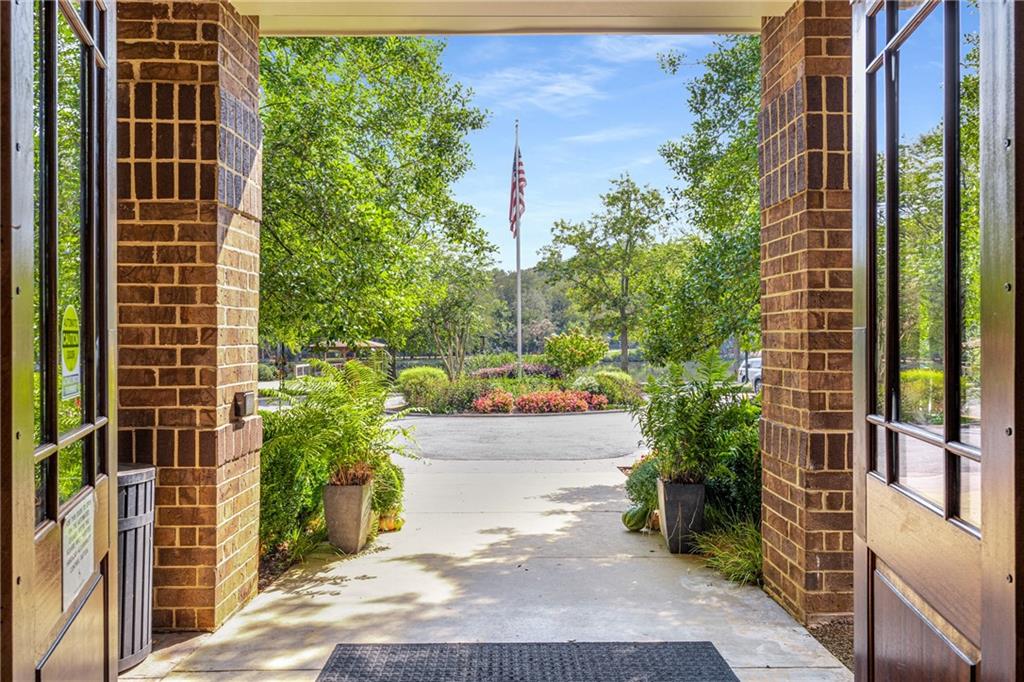 1800 Clairmont Lake A422