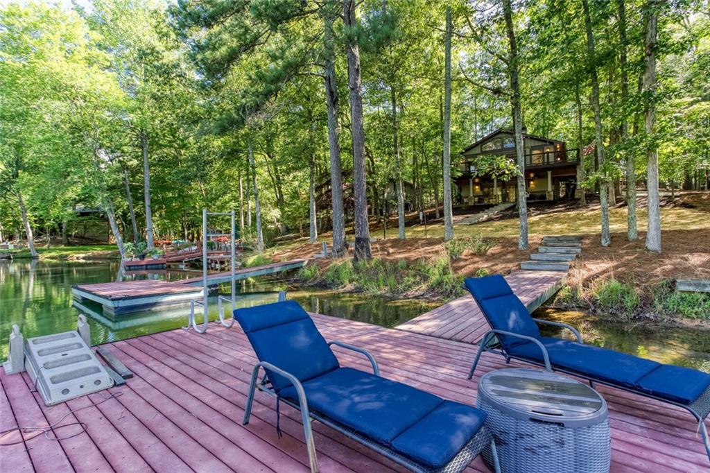 225 Lakeview Circle