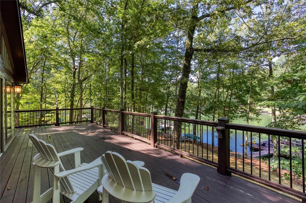 225 Lakeview Circle
