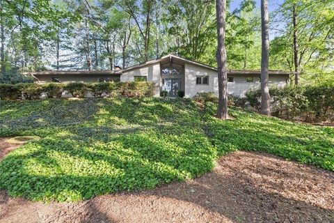 Photo of 1096 Oxford Crescent NE Cres, Atlanta, GA 30319 (MLS # 7753609)