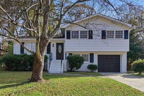 Homes For Sale - 5674 Sandhurst Drive<br/> Forest Park, GA 30297