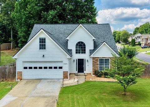 Homes For Sale - 225 Shadetree Lane Ln<br/> Lawrenceville, GA 30044