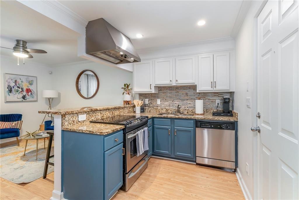 210 Sampson Street NE 3