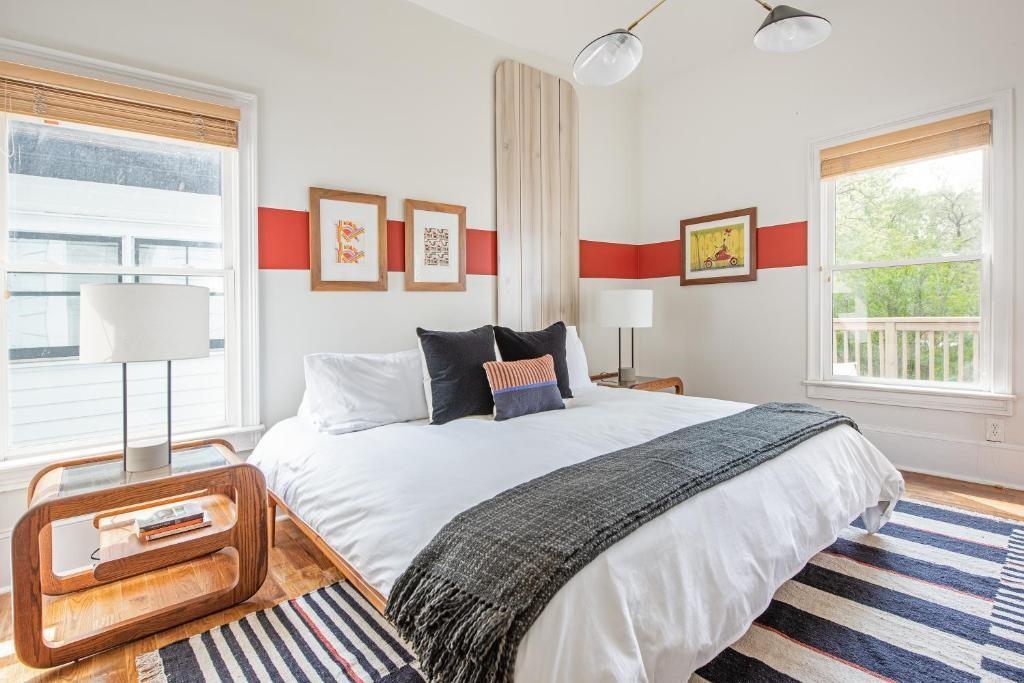 745 Kirkwood Avenue SE