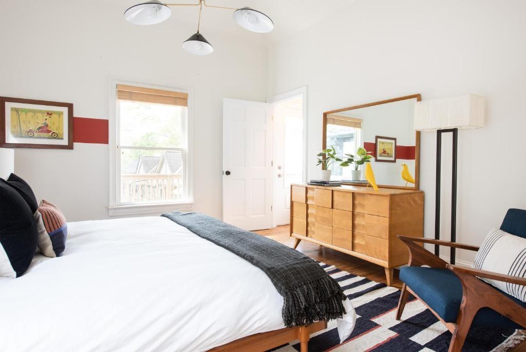 745 Kirkwood Avenue SE