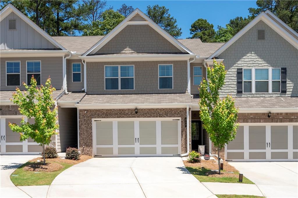 PRICE REFRESH – Now $425,000!
Welcome to 213 Yellowwood Way, where charm, space, and location come together in one incredible opportunity! Nestled in the heart of Woodstock, this beautifully maintained home offers everything today’s buyers are searching for—at a newly reduced price that won’t last long!
Step inside to find a bright and open layout with spacious living areas, high ceilings, and tons of natural light. The kitchen is perfect for entertaining with ample counter space, stainless steel appliances, and a seamless flow into the family room.
Enjoy generously sized bedrooms, including a luxurious owner’s suite with a spa-like bath and walk-in closet. The private backyard is ideal for relaxing or hosting friends, and the community amenities add to the lifestyle—swimming, tennis, trails, and more.
Located just minutes from downtown Woodstock, top-rated schools, dining, and shopping, this is the home you’ve been waiting for—and at just $425K, it’s the best value in the neighborhood!
Schedule your private showing today before it’s gone!