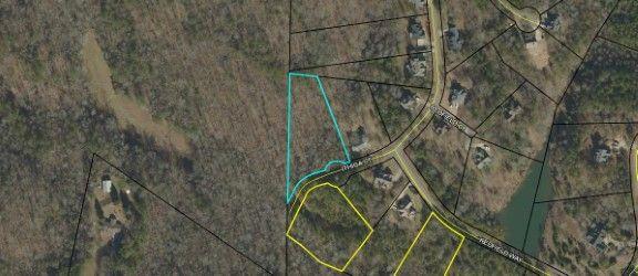 Beautiful lot nestled in Hunter's Ridge! This lot is ready to be developed to your desires. Bring your
own builder to this established, well-maintained neighborhood with no HOA! This community is a
short drive to downtown Jasper, shopping, and schools. The stunning mountain views within the
The community will make this investment worthwhile! No manufactured homes permitted.