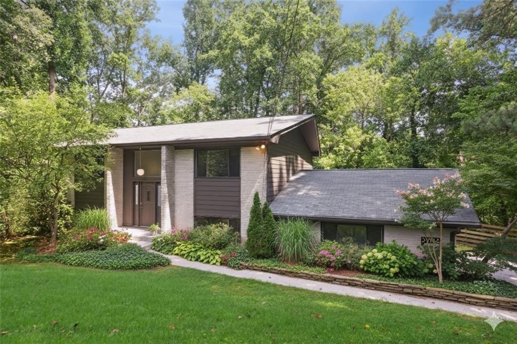 3282 Leslie Court NE