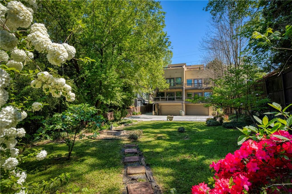 866 Monroe Drive NE
