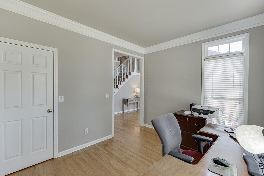 1315 Chattahoochee Run Drive, Suwanee, Georgia image 7