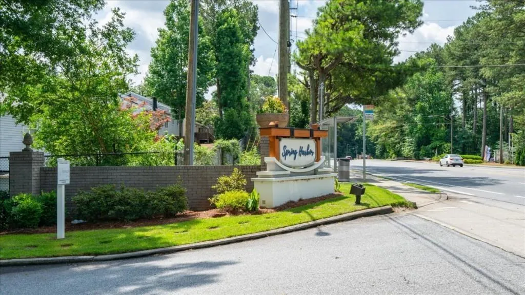 Doraville, Georgia 30340, United States, 2 Bedrooms Bedrooms, ,3 BathroomsBathrooms,Residential,Pending,118023