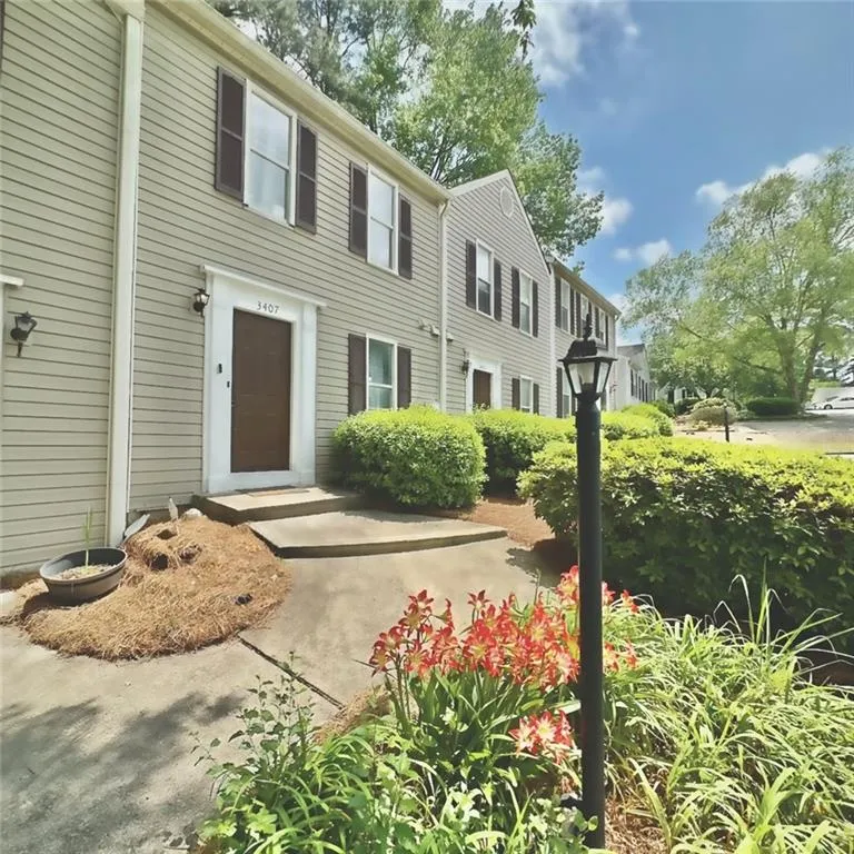 Doraville, Georgia 30340, United States, 2 Bedrooms Bedrooms, ,3 BathroomsBathrooms,Residential,Pending,118023