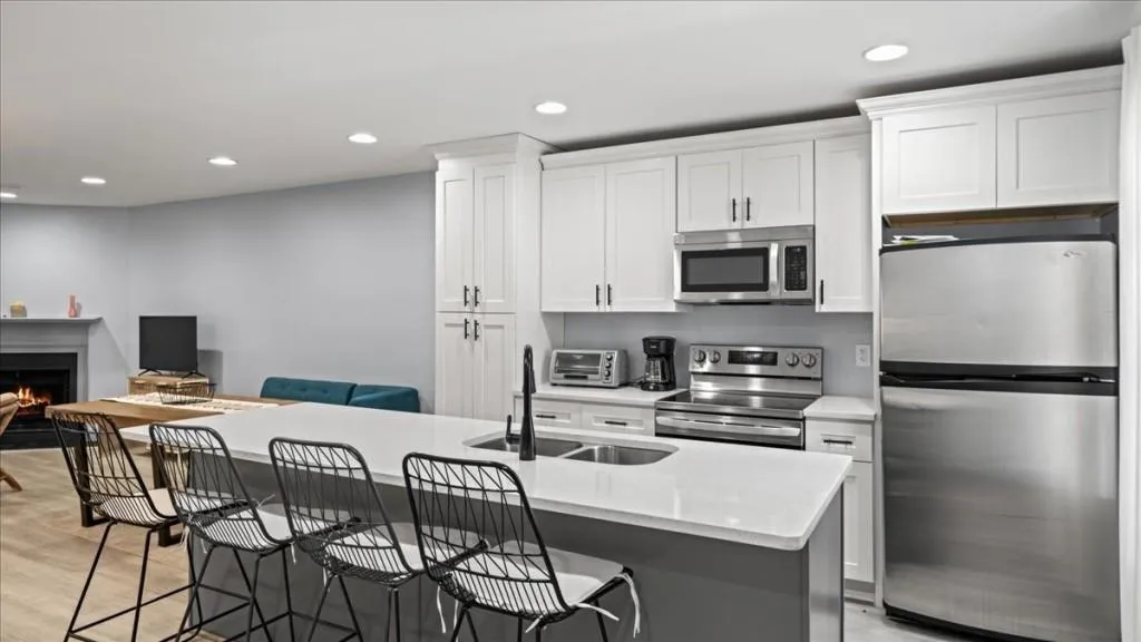 Doraville, Georgia 30340, United States, 2 Bedrooms Bedrooms, ,3 BathroomsBathrooms,Residential,Pending,118023