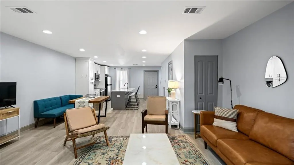 Doraville, Georgia 30340, United States, 2 Bedrooms Bedrooms, ,3 BathroomsBathrooms,Residential,Pending,118023