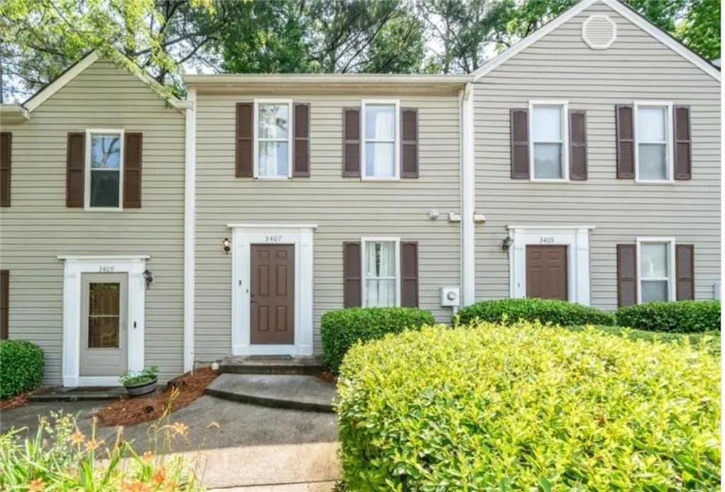 Doraville, Georgia 30340, United States, 2 Bedrooms Bedrooms, ,3 BathroomsBathrooms,Residential,Pending,118023