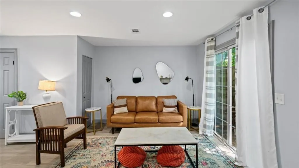 Doraville, Georgia 30340, United States, 2 Bedrooms Bedrooms, ,3 BathroomsBathrooms,Residential,Pending,118023