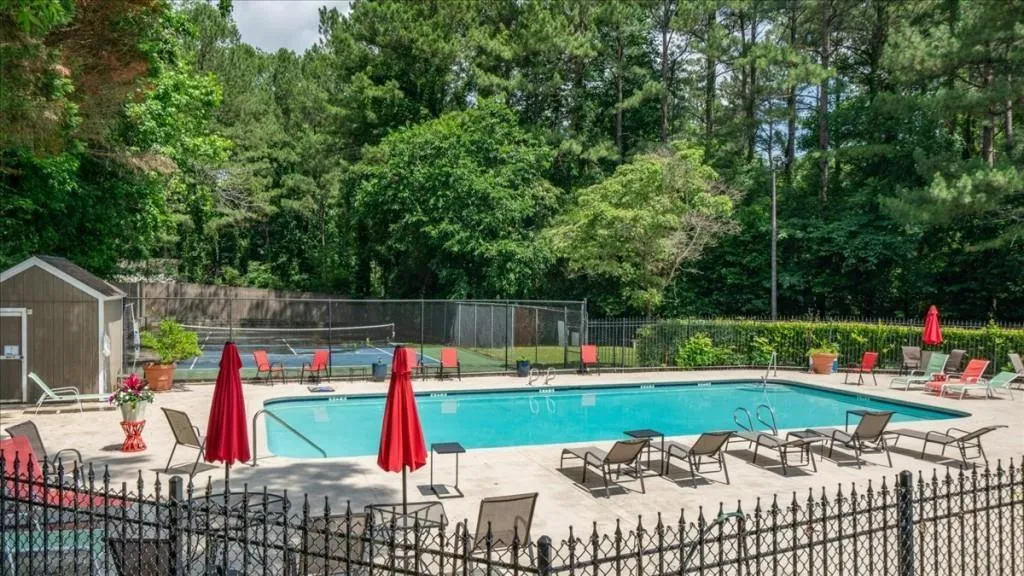 Doraville, Georgia 30340, United States, 2 Bedrooms Bedrooms, ,3 BathroomsBathrooms,Residential,Pending,118023