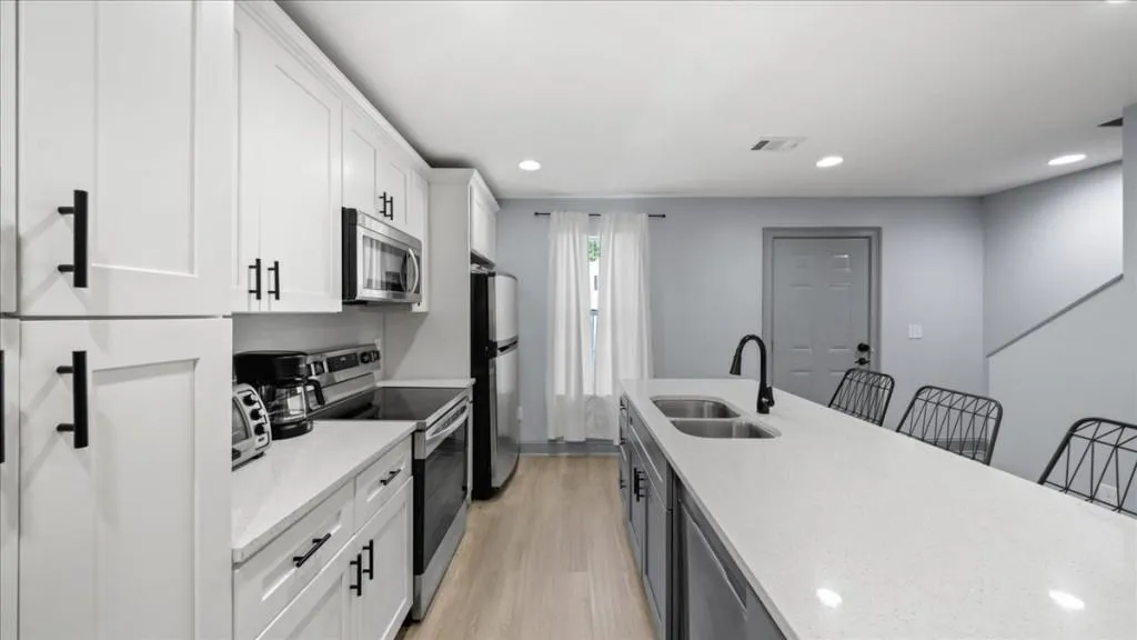 Doraville, Georgia 30340, United States, 2 Bedrooms Bedrooms, ,3 BathroomsBathrooms,Residential,Pending,118023