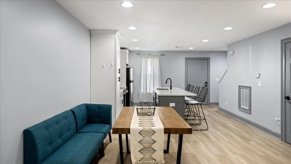 Doraville, Georgia 30340, United States, 2 Bedrooms Bedrooms, ,3 BathroomsBathrooms,Residential,Pending,118023