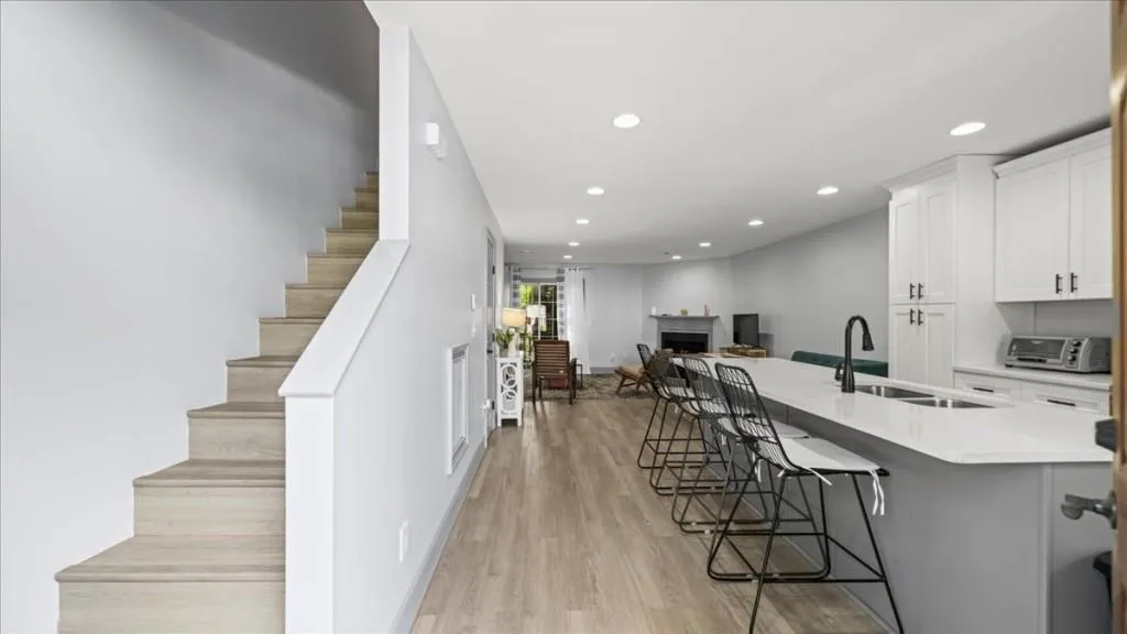 Doraville, Georgia 30340, United States, 2 Bedrooms Bedrooms, ,3 BathroomsBathrooms,Residential,Pending,118023