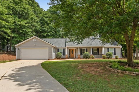 Homes For Sale - 1374 Lance Circle<br/> Winder, GA 30680