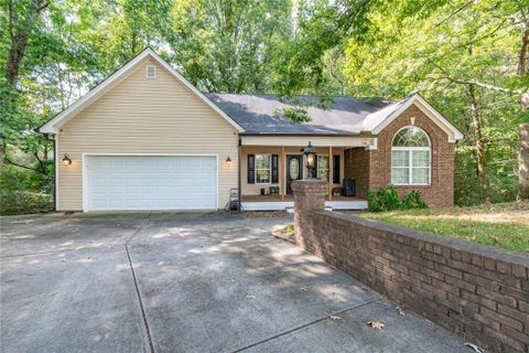 Homes For Sale - 2208 Clarendon Court<br/> Conyers, GA 30012