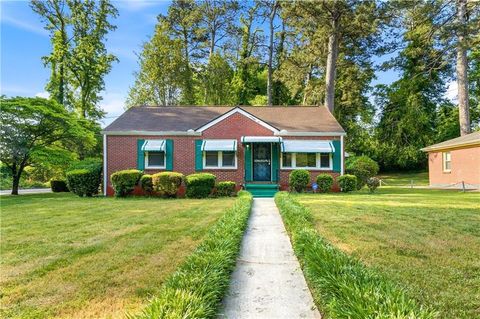 Photo of 2551 E Tupelo Street SE, Atlanta, GA 30317 (MLS # 7751731)