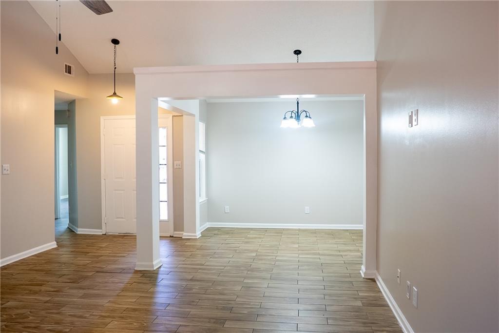 4016 Meadow Glen Way, Fairburn, Georgia image 12