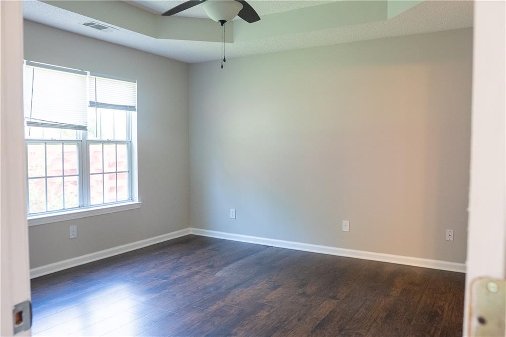 4016 Meadow Glen Way, Fairburn, Georgia image 15